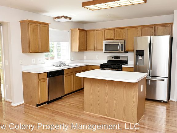 2nd image of 240 Arcadia Shores Cir