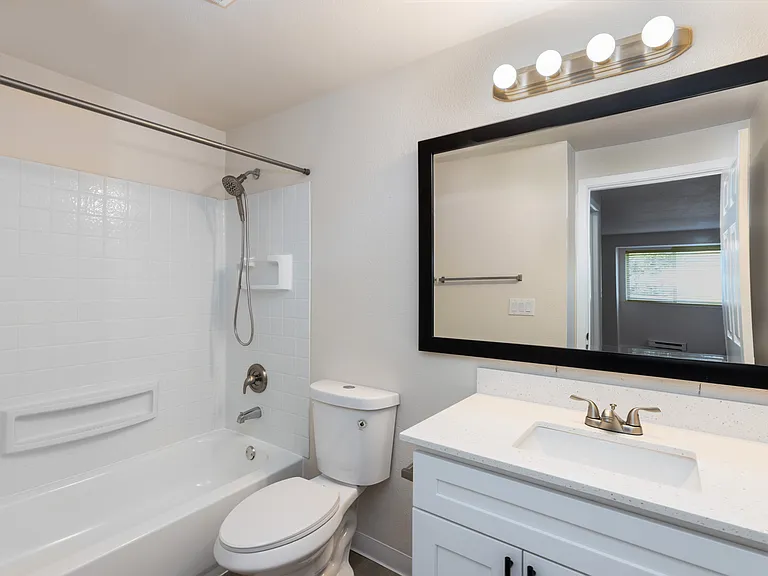 Westhampton Apartments — Photo 71