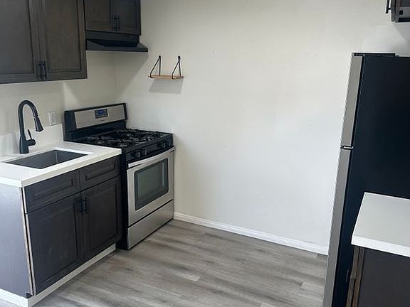 4th image of 931 E 6th St