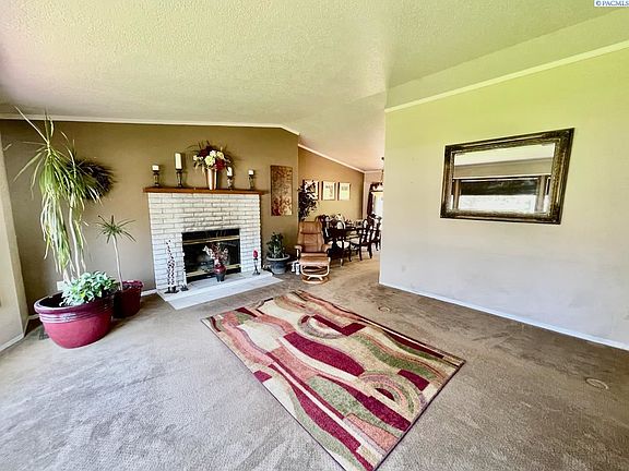 4th image of 2300 Muriel Ct