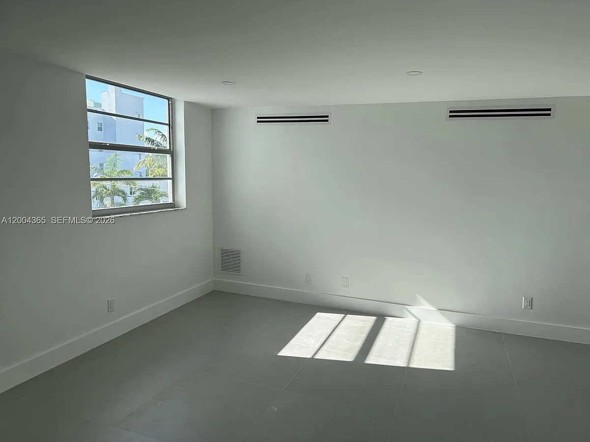 Building Photo - 360 Meridian Ave #3E