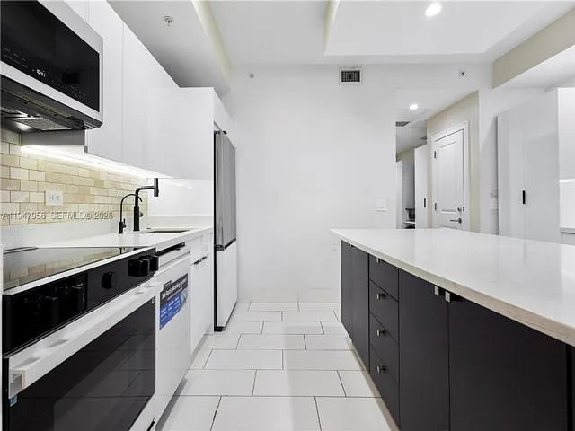 5300 NW 87th Ave — Photo 10