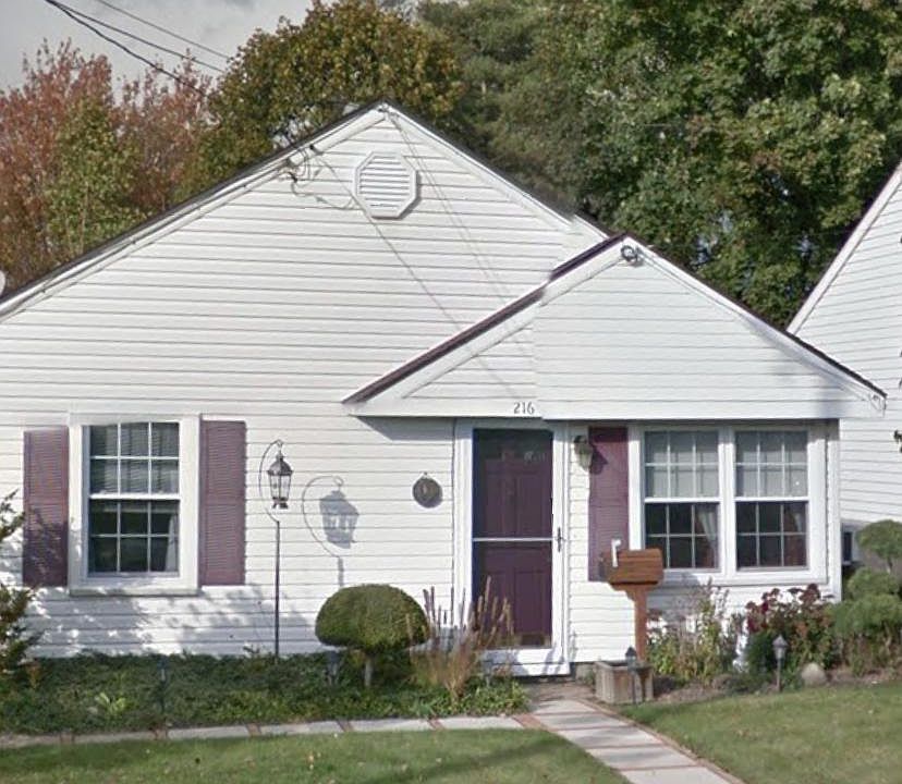 1st image of 216 Wiltshire Ave
