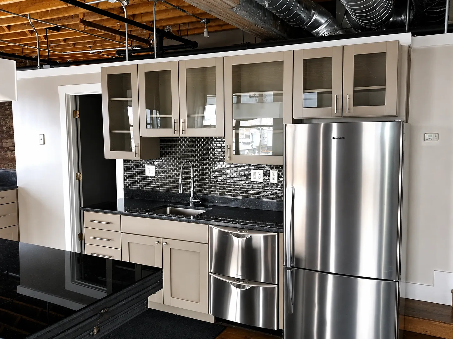 2 bed, 3200 sqft, $3,750 — Photo 2
