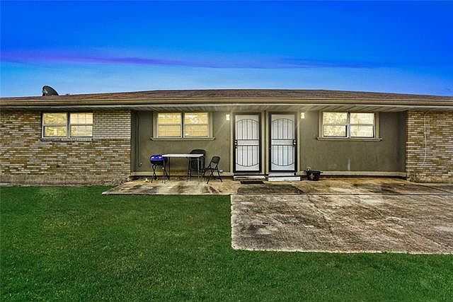 1st image of 4849 Shalimar Dr