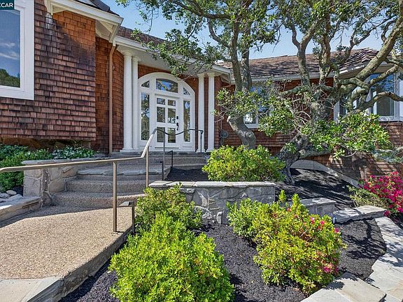 2nd image of 10 Diablo Oaks Way