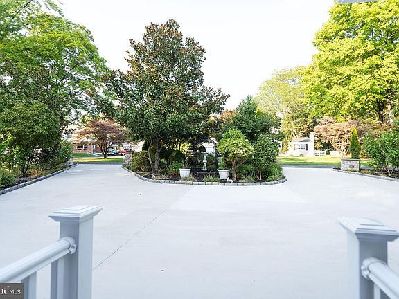3rd image of 2326 Dubree Ave