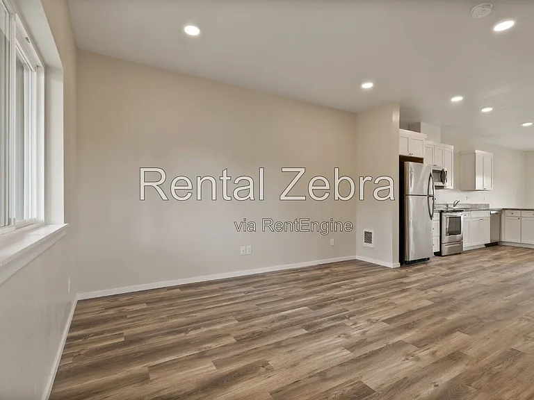 1684 SW Salmon Ave — Photo 3
