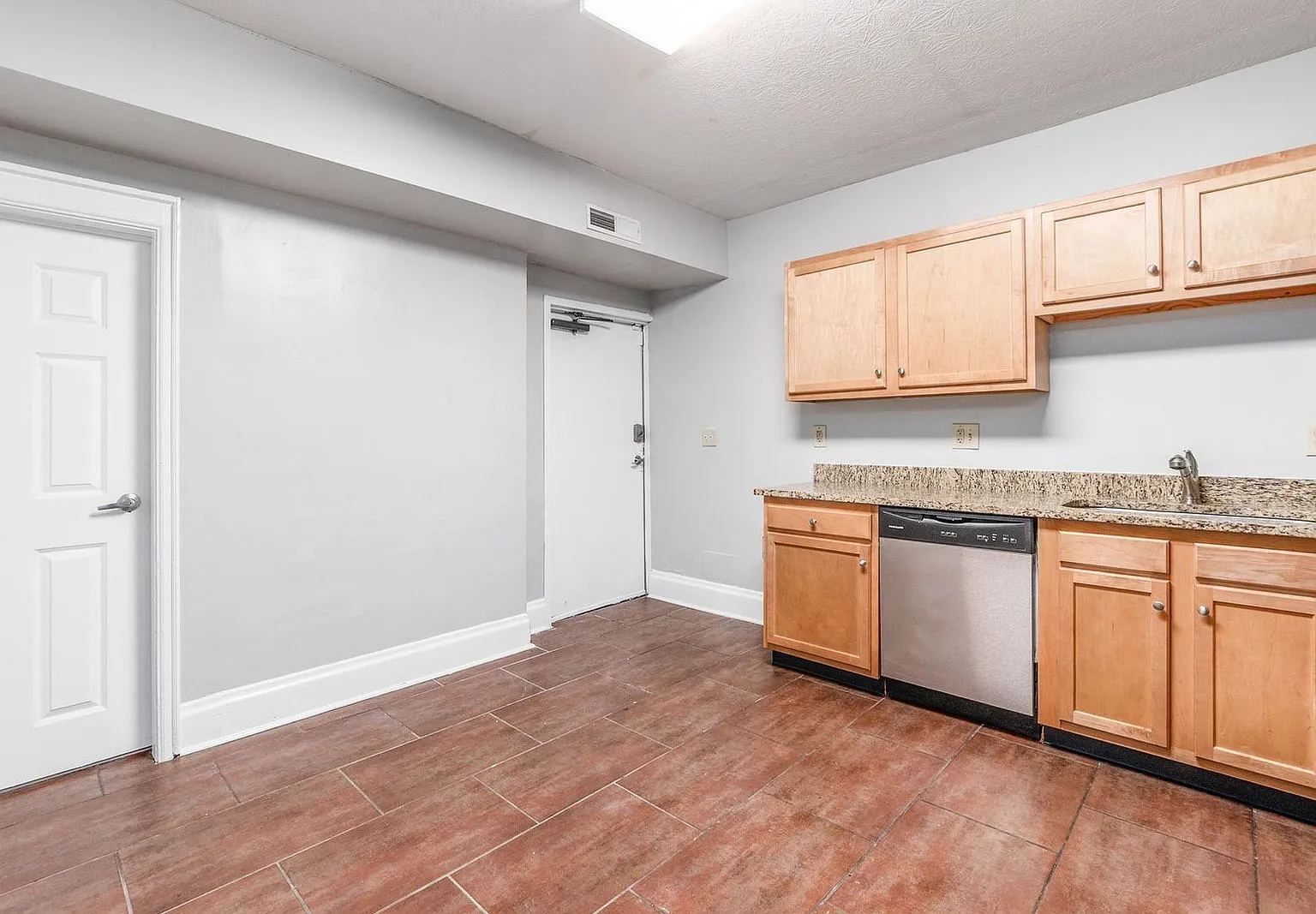 2 bed, 1.0 bath, $1,725 — Photo 4