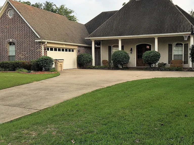 1939 Bayou Bend Dr — Photo 1