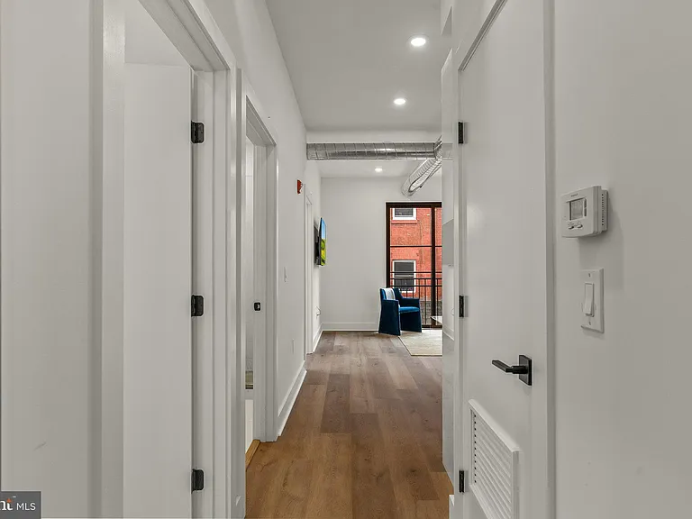416 W Girard Ave #2 — Photo 12
