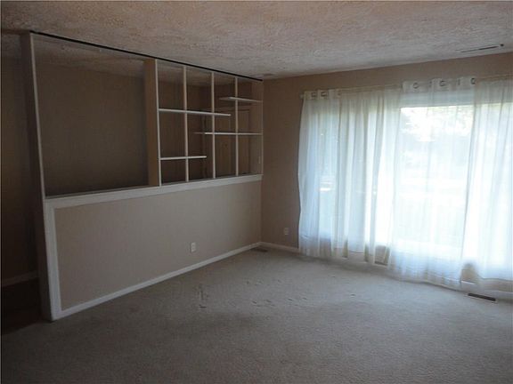 4th image of 1270 Orchard Park Dr N