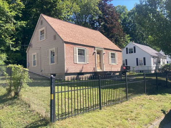 17 Clive St, Worcester, MA 01603