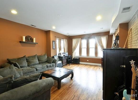 2nd image of 6307 N Francisco Ave #1