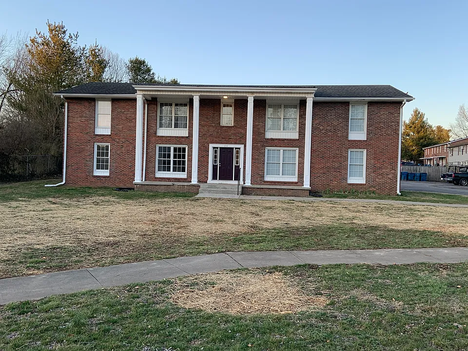 920 E Main St