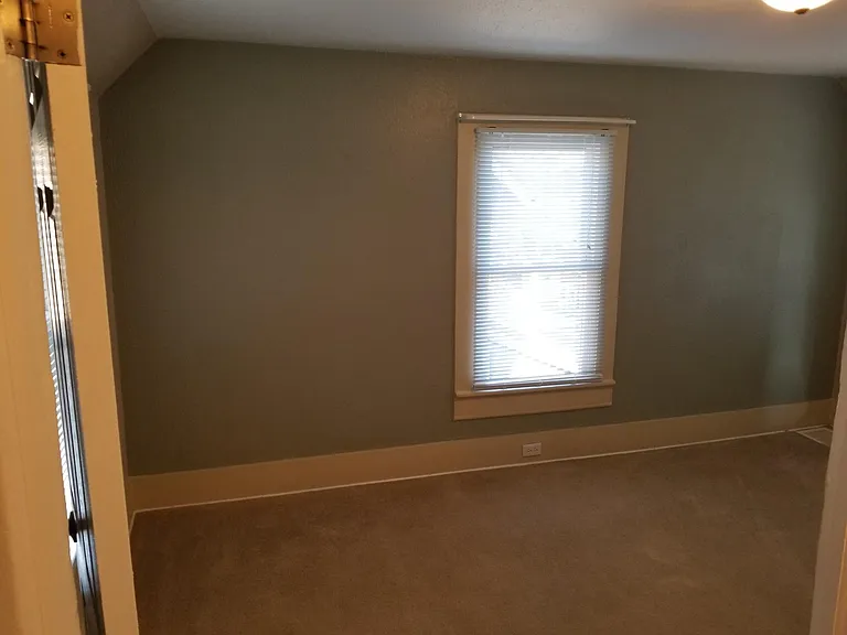 540 1/2 Locust St — Photo 6