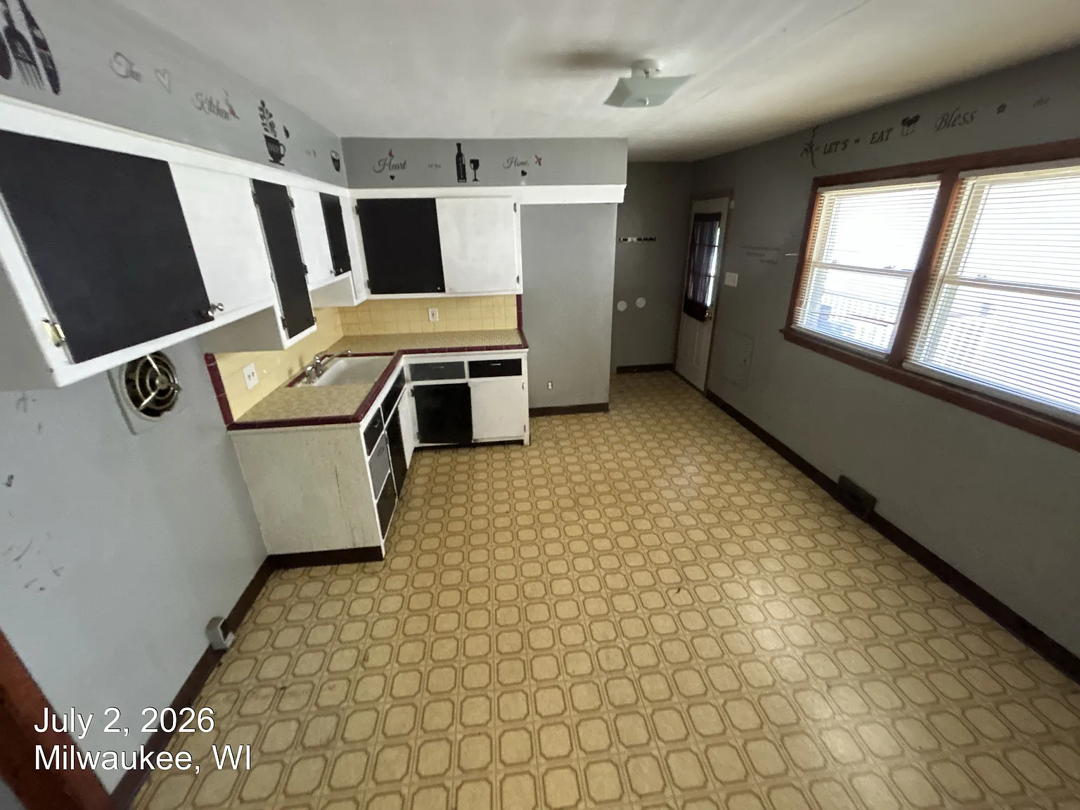 3 bed, 1115 sqft, $1,700 — Photo 3