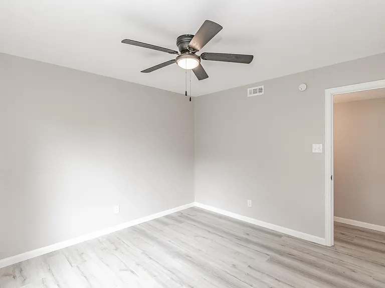 4015 Crown Shore Dr — Photo 32