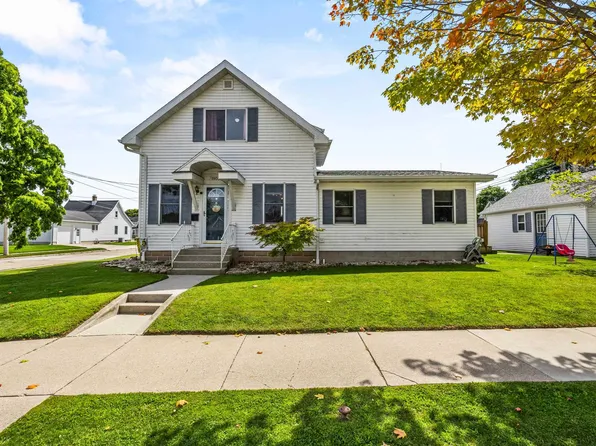 1903 Fairmont St, Manitowoc, WI 54220