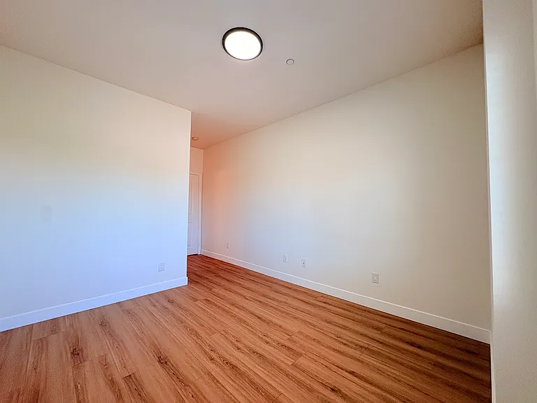 1301 N. Hollywood Way — Photo 13