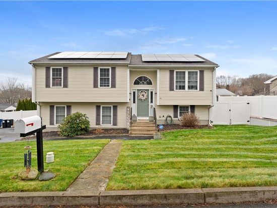 54 Centracchio St, West Warwick, RI 02893