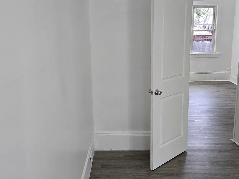 916 Wolcott Ave #3 — Photo 5