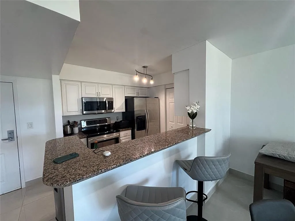1 bed, 1.0 bath, 750 sqft, $2,950 — Photo 2