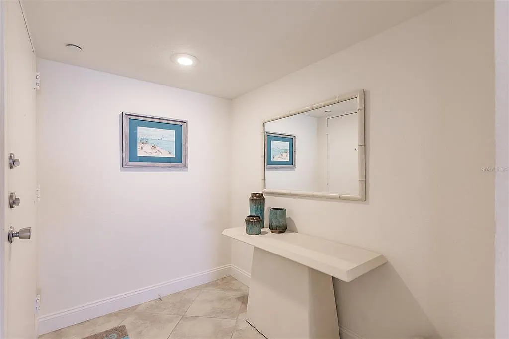 Building Photo - 1055 W Peppertree Dr #405AA