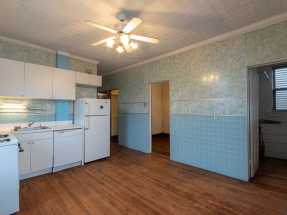 3rd image of 1846 W Wellington Ave #3