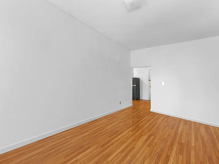 203 W 103rd St #6F — Photo 4