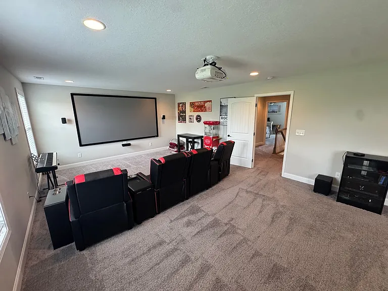 104 Deerberry Ln — Photo 2