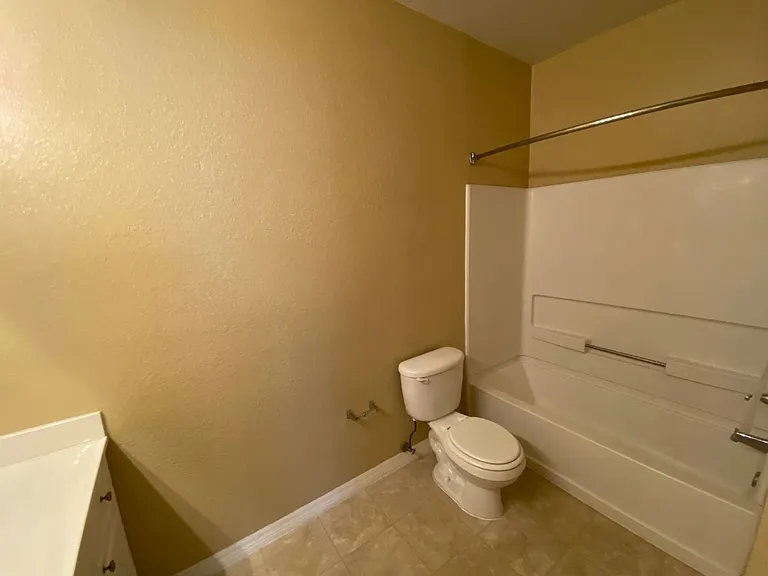 1014 Hemingway Cir — Photo 16
