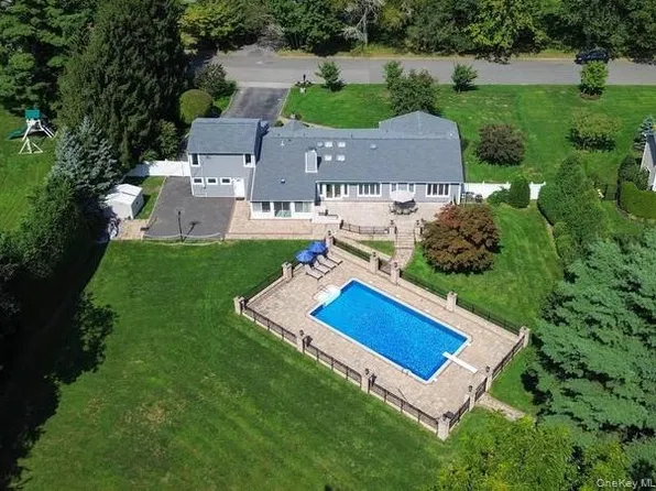 135 Hickman Street, Syosset, NY 11791