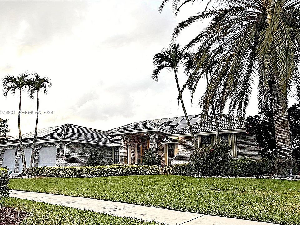 1st image of 10310 Camelback Ln
