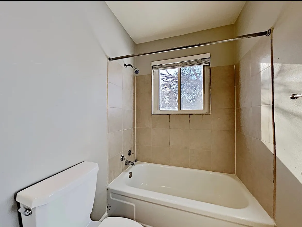 3 bed, 1020 sqft, $1,595 — Photo 2