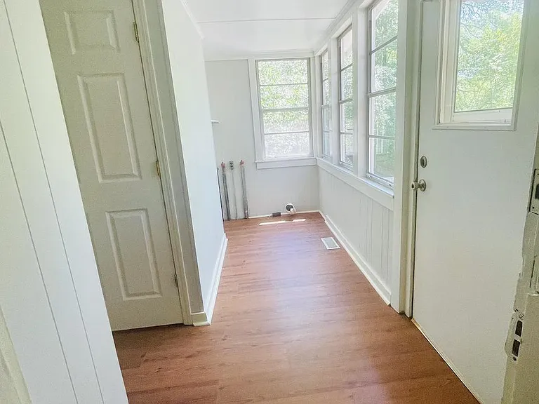 504 N Poplar St — Photo 9
