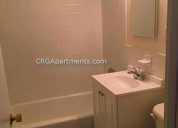 4th image of 552 Belmont St