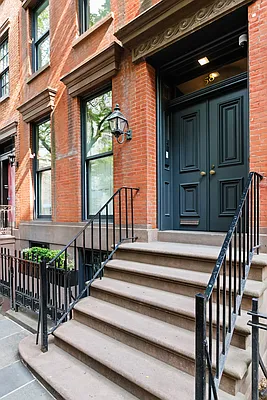 Sold by Compass | media 1