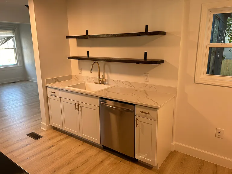 2652 Woodlawn Ave — Photo 2