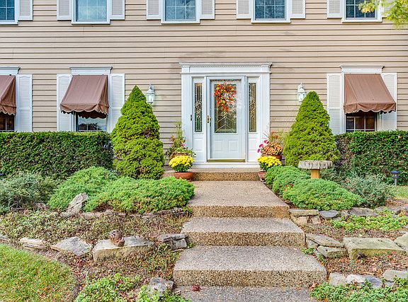 4th image of 27891 W Lakeview Dr N