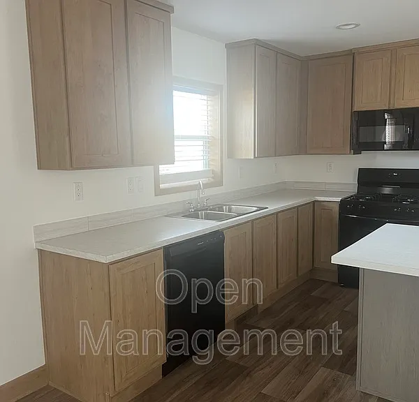 825 1st Ave E #83 — Photo 9