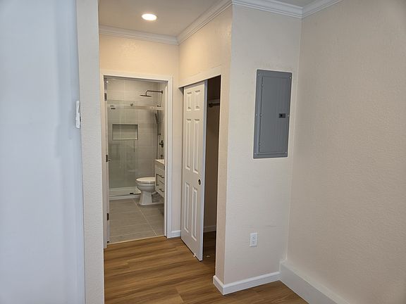 5th image of 3757 Victor St #B