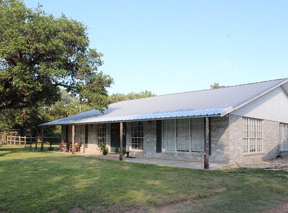 2nd image of 981 Live Oak Dr