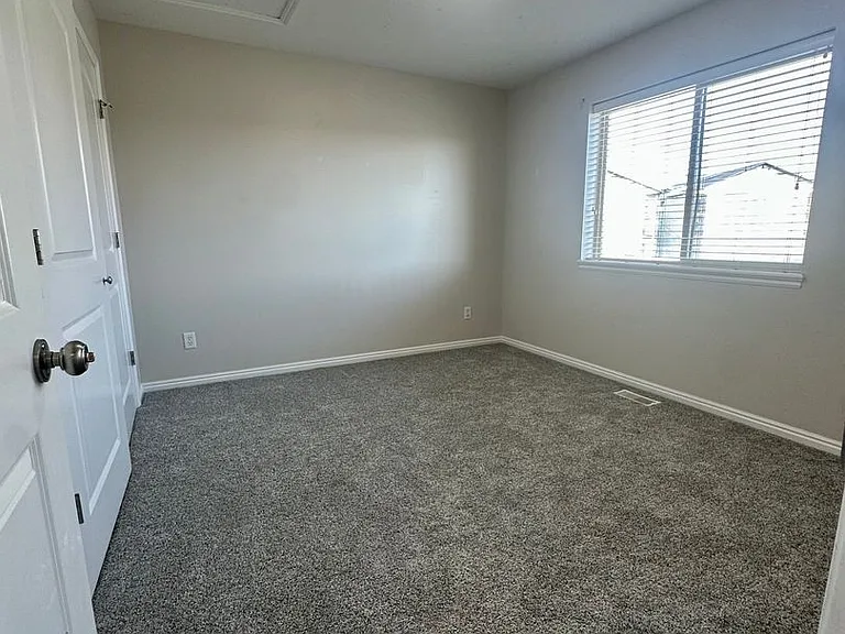 599 Trejo St — Photo 16