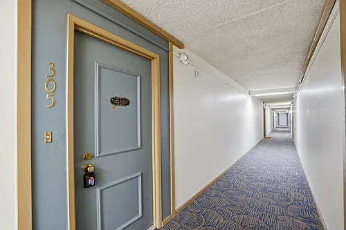 490 N Civic Dr Photo 1