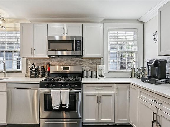 3rd image of 1030 Kerlerec St #4