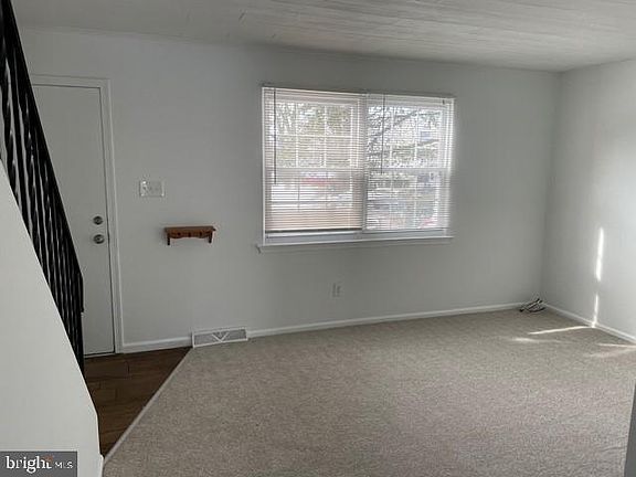 4th image of 525 Grant Ave
