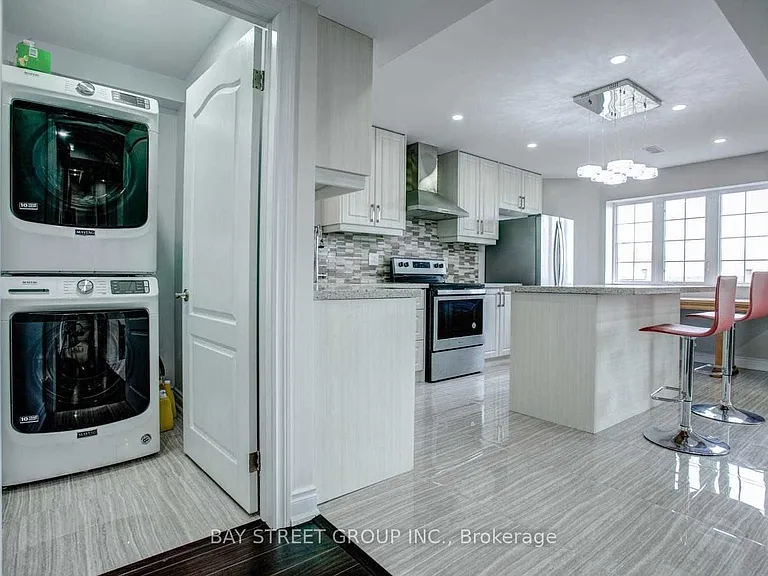 17 Lady Karen Cres #LOWER — Photo 13