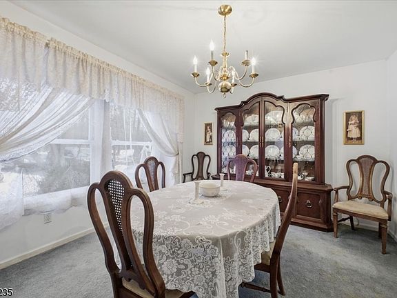 5th image of 142 N Locust Lake Rd