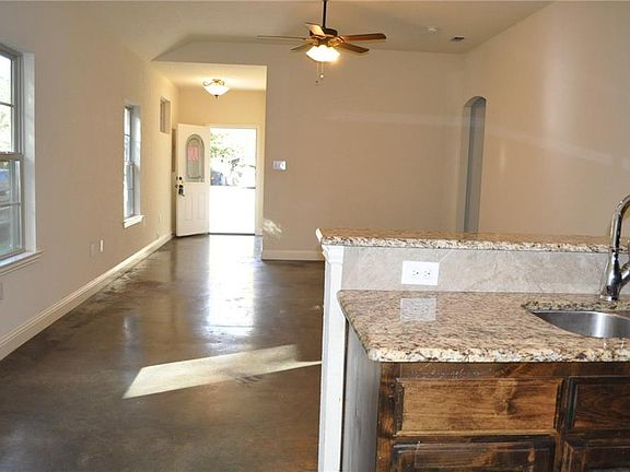 4th image of 212 Lewis St